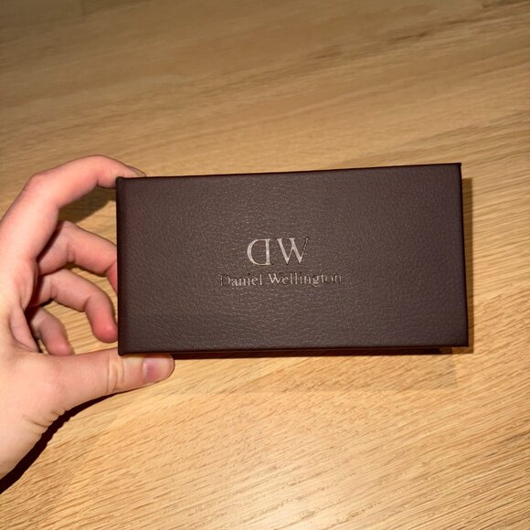 Daniel Wellington Leather Watch - Picture 4 of 4